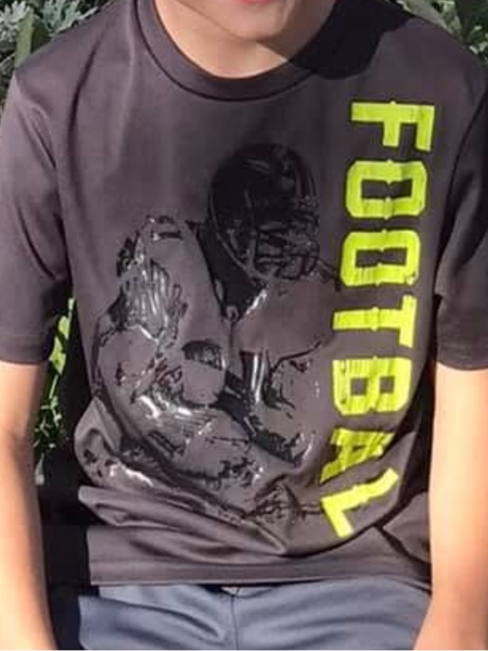RARE Champion M boy’s Football raised graphic shirt gray shirt sleeve tee EUC